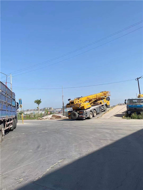 杨浦区25吨吊车的租赁价格大概是多少？