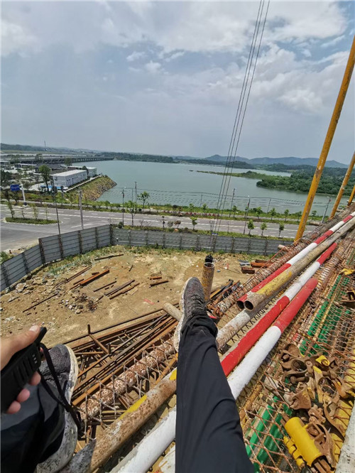 杨浦区作业中发生设备损坏或人员意外，责任怎么划分？