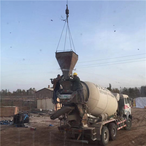 杨浦区“精准瞄准”—— 吊车的 “定位导航” 技术