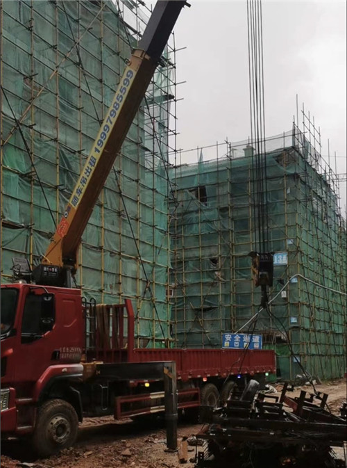 杨浦区“慢工细活”—— 吊车的 “微动控制” 技术