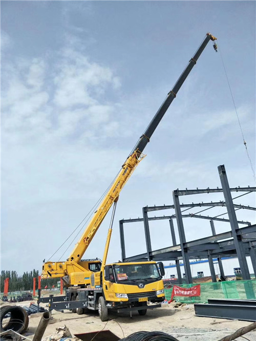 杨浦区超高层建筑钢结构吊装案例
